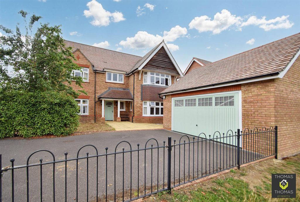 Dadford Close, Sellars Bridge