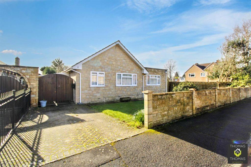 Watts Close, Hucclecote