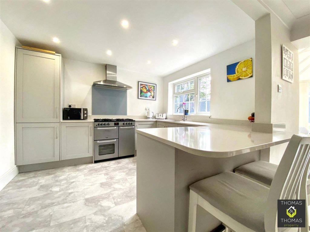 Cheltenham Road, Longlevens
