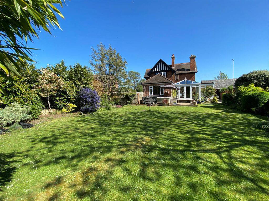 Tewkesbury Road, Twigworth