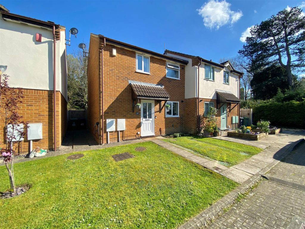 Buscombe Gardens, Hucclecote, Gloucester