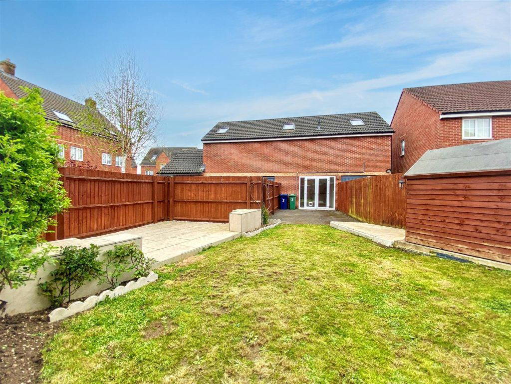 Catherine Place, Longford