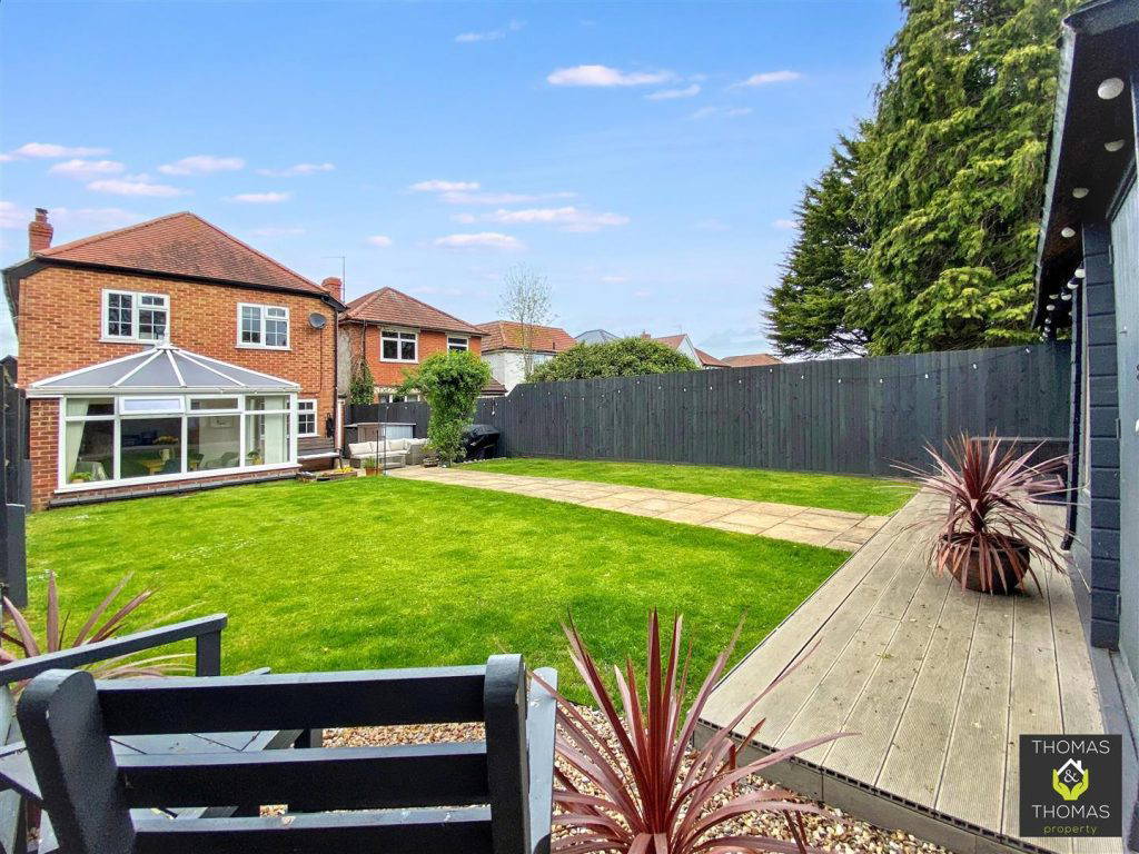 Cheltenham Road, Longlevens