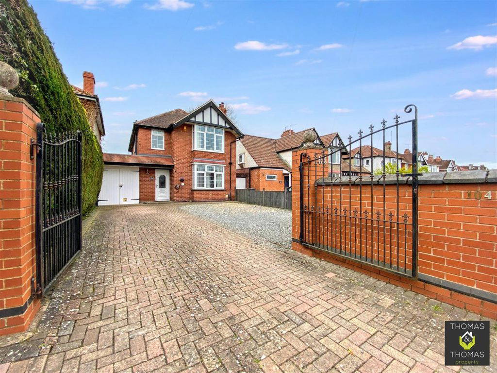 Cheltenham Road, Longlevens