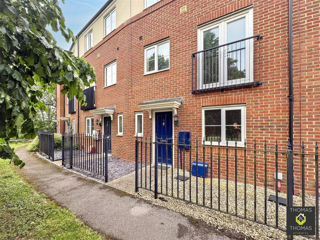 Longhorn Avenue, Gloucester