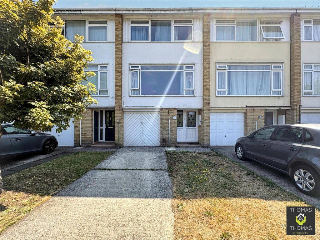 Fairmile Gardens, Longford