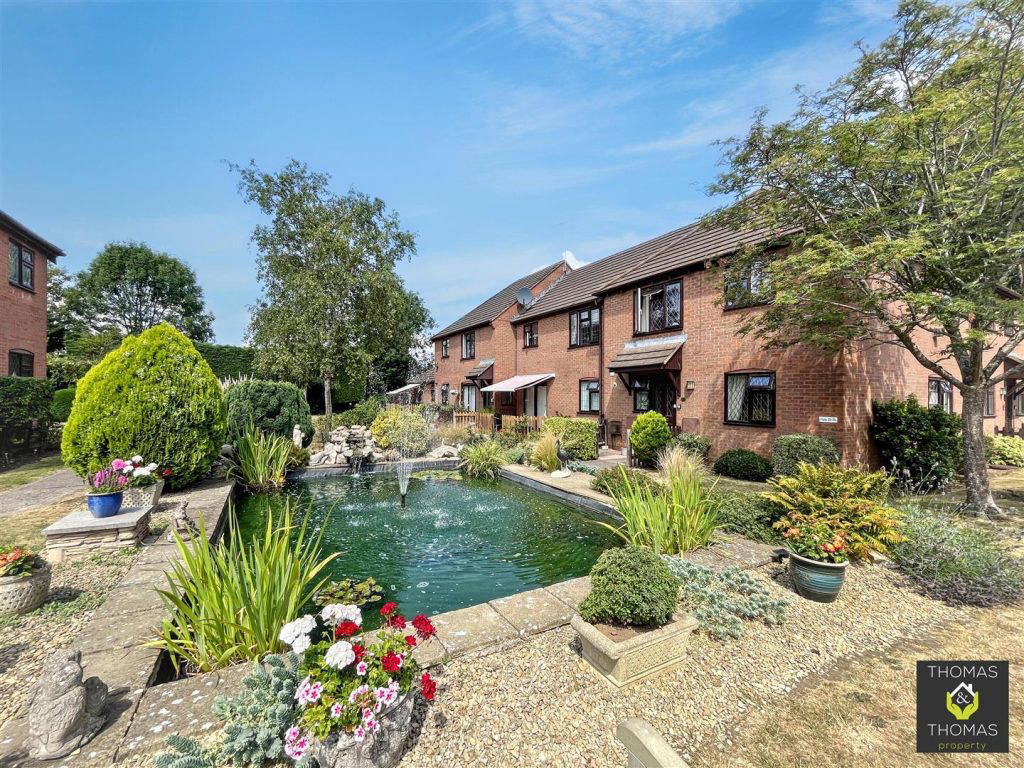 Hucclecote Road, Hucclecote